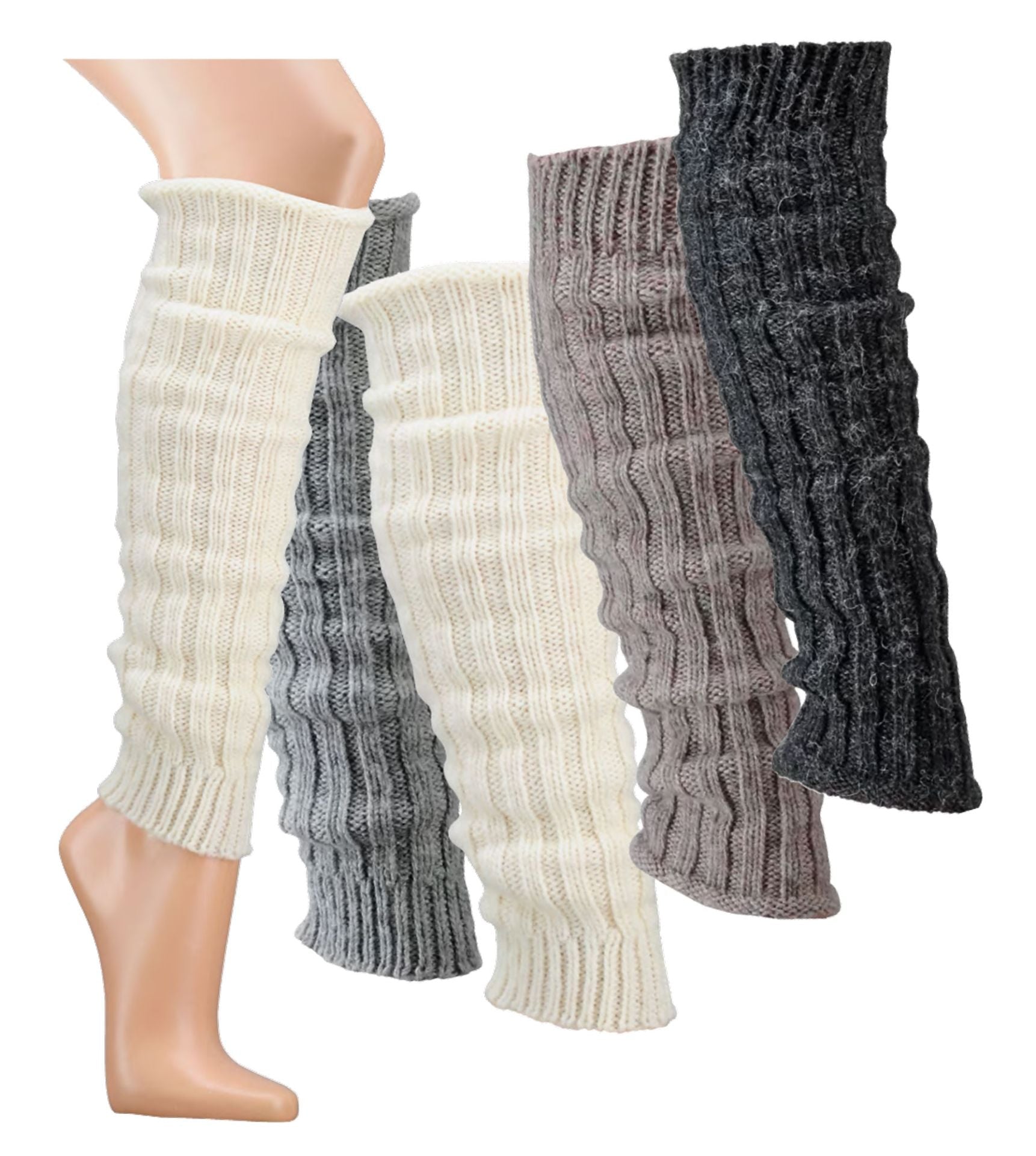 Das Bild zeigt grob gestrickte Stulpen mit Alpakawolle in den Farben anthrazit grau beige und taupe