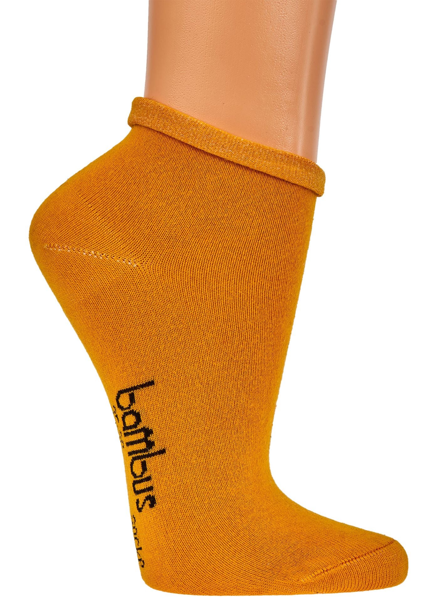 Auf dem Bild siehst du orange Bambus Viskose Socken mit Rollrand. Bambus Schriftzug unter der Sohle.