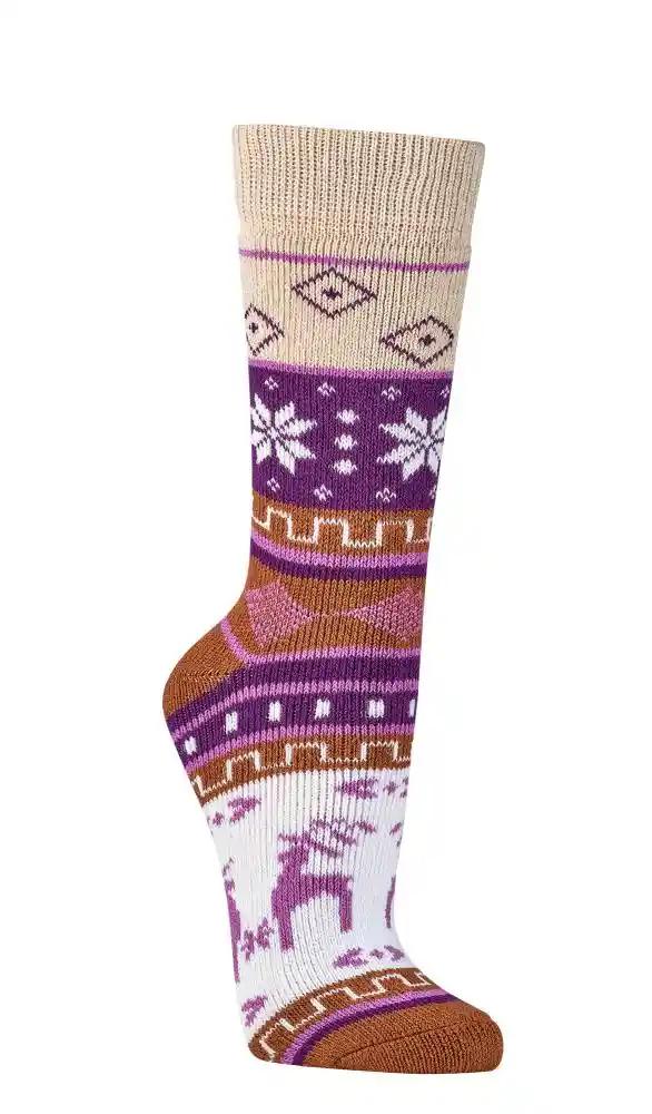 Hier sind die Weihnachtssocken in der Farbe lila weiß und braun abgebildet. Verziert mit Rentieren und Rauten.