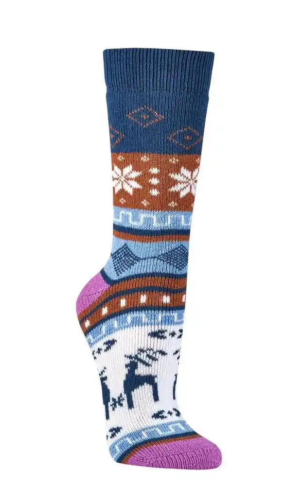 2 oder 4 Paar bunte Norweger Socken mit Winter Hygge Muster: Gestrickte Socke in Blau, Braun und Weiß mit nordischem Rentier-Motiv, Schneeflocken und geometrischen Mustern, violetter Zehenbereich, traditionelles skandinavisches Design