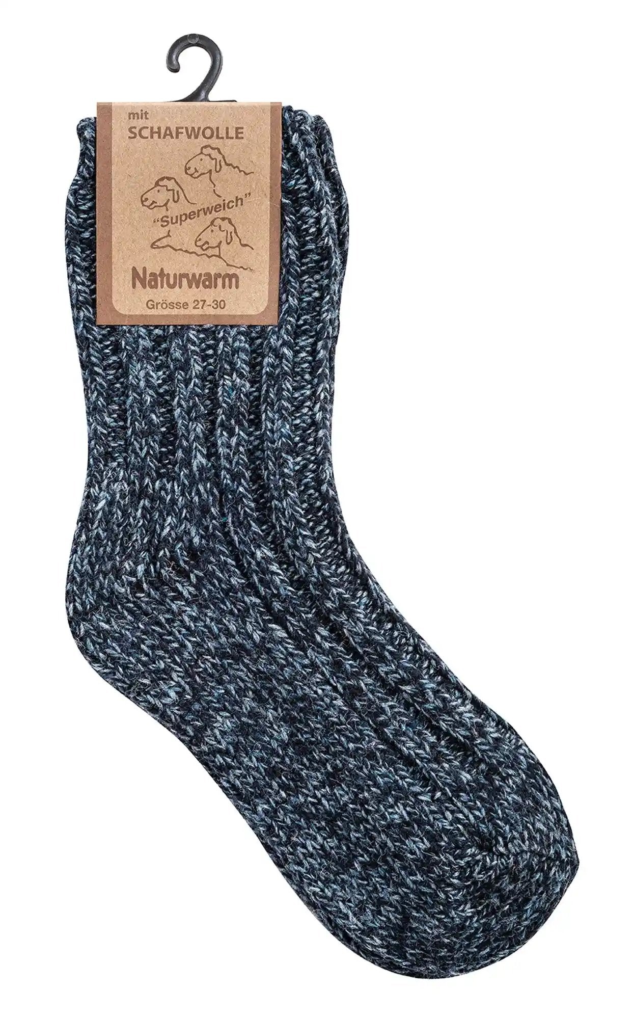 Warme Stricksocke in blau-grau meliert mit Schafwolle und Naturwarm-Etikett an Kleiderbügel, hohe Qualität für optimalen Tragekomfort