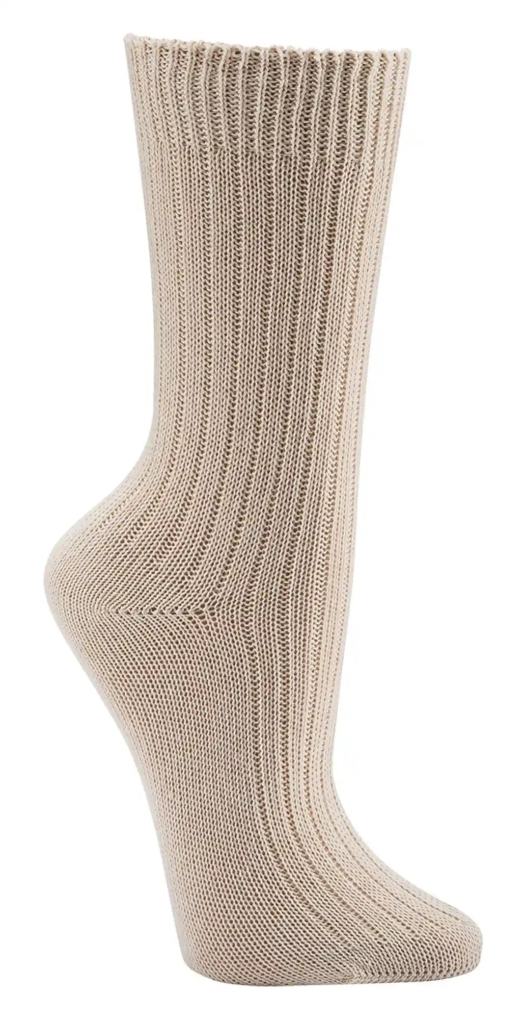 Bio Socke aus 100% GOTS-zertifizierter Baumwolle in beige, gerippt gestrickt mit handgekettelter Fußspitze, Teil des 3-15 Paar Sets für Damen und Herren