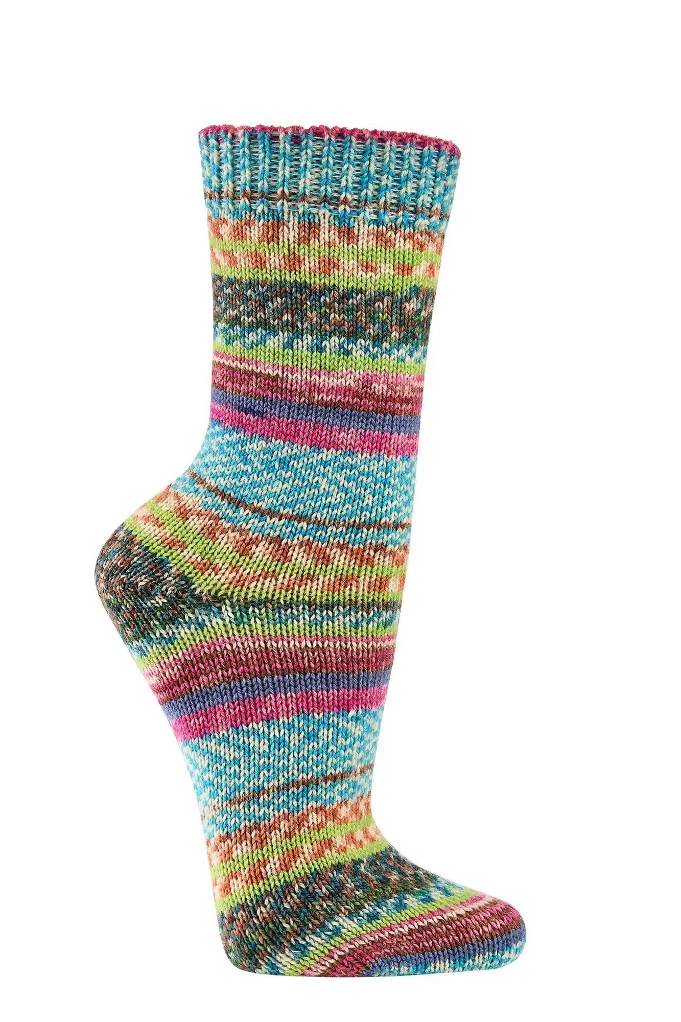 2 o 4 pares de calcetines calentitos con 70% de lana en muchos colores bonitos, como los de la abuela.