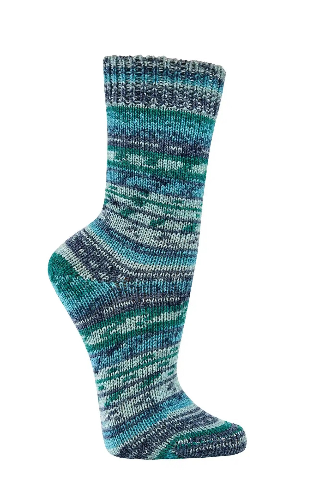 2 o 4 pares de calcetines calentitos con 70% de lana en muchos colores bonitos, como los de la abuela.