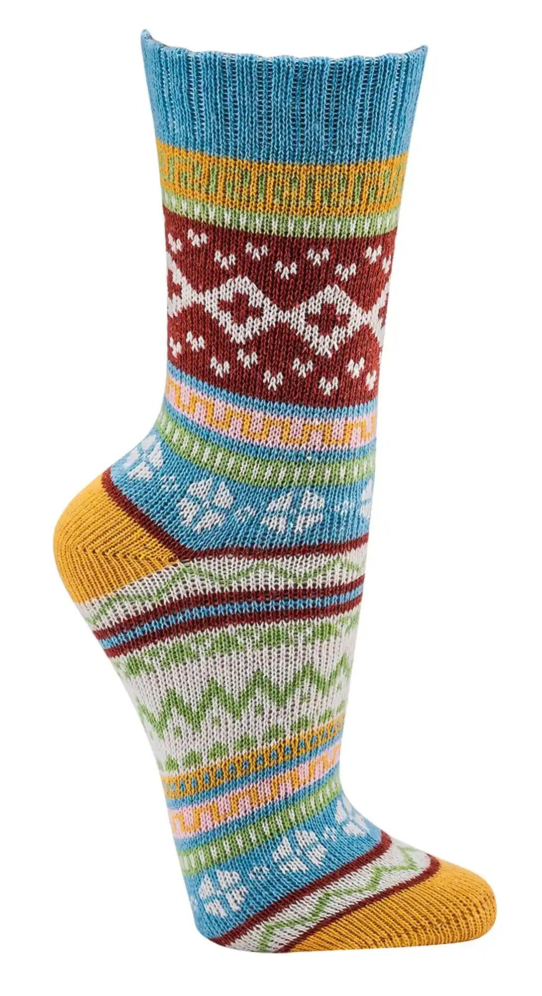 3 oder 6 Paar bunte Norweger Socken: Gestrickte Hygge Socke mit traditionellem norwegischen Muster in Blau, Gelb, Rot und Grün, geometrische Designs und Streifen, mit kontrastfarbener Ferse und Spitze in Senfgelb