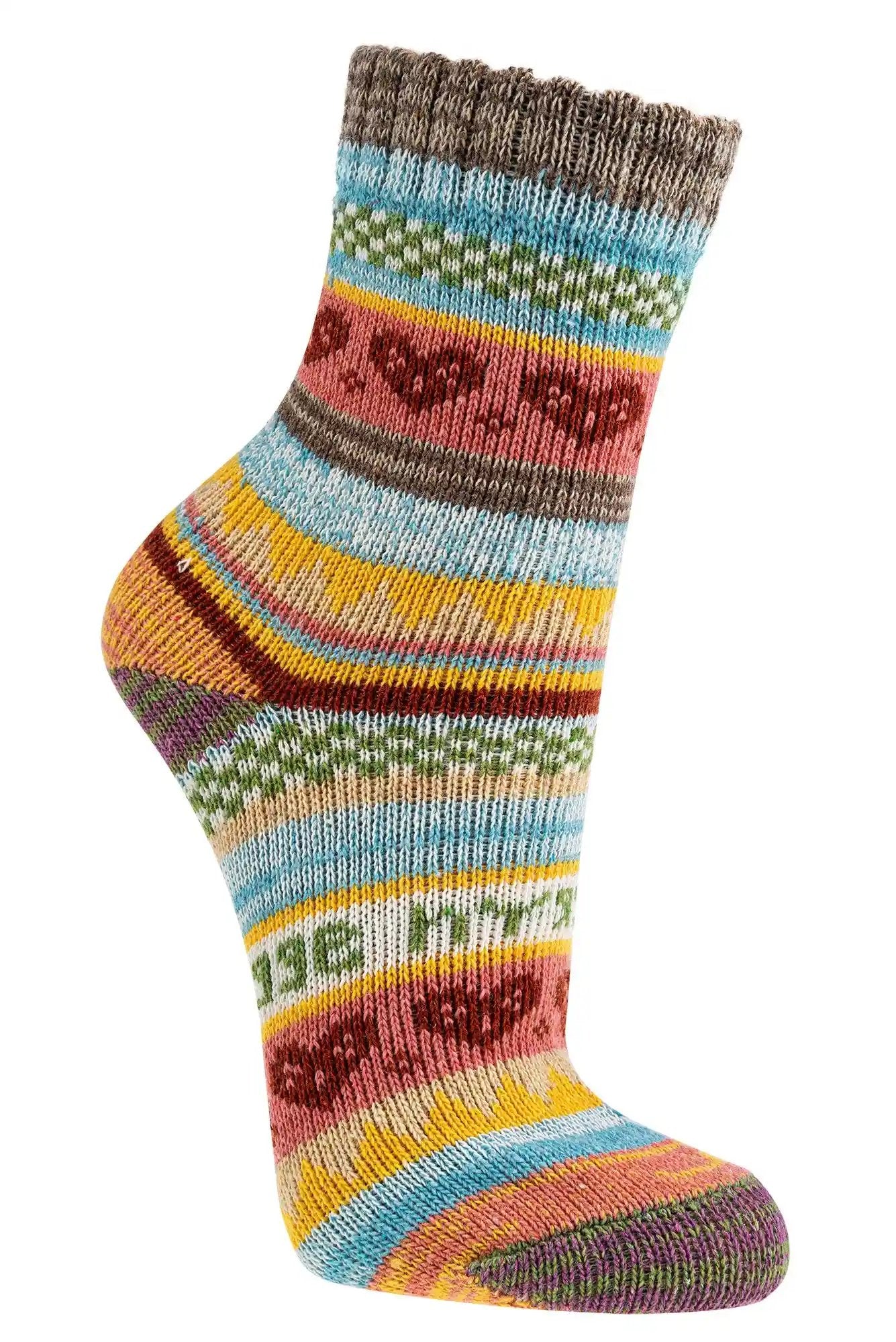 3 oder 6 Paar bunte Norweger Socken mit traditionellem Hygge Muster in bunten Streifen aus Blau, Gelb, Rot und Grun, gestrickt aus 90% Baumwolle für warme und gemütliche Füsse