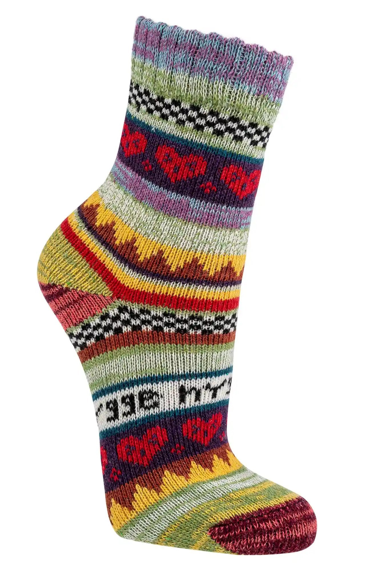 Bunte Norweger Socke mit Hygge Muster aus 90% Baumwolle, traditionelles Strickmuster mit Herzen und geometrischen Formen in Regenbogenfarben, gestrickt mit warmer Baumwolle und Elasthan für optimalen Komfort