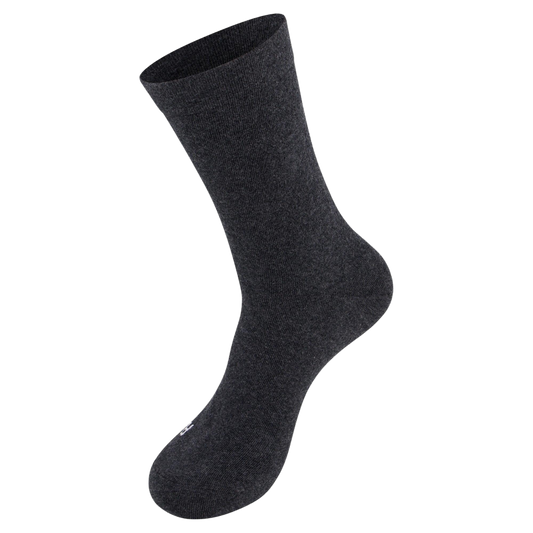 Das Bild zeigt eine Diabetikersocke in der Extra weiteb Ausführung in der Farbe anthrazit. Die Socke wurde halb lang ausgebildet unde ist perfekt für den Sommer geeignet. 