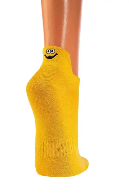 3 Paar Sneaker Socken mit hochgezogener Ferse - gelbe Baumwollsocke mit lustigem Smiley-Motiv auf der Ferse, atmungsaktiver Pique-Netzstrick und komfortabler Dehnungsrippe