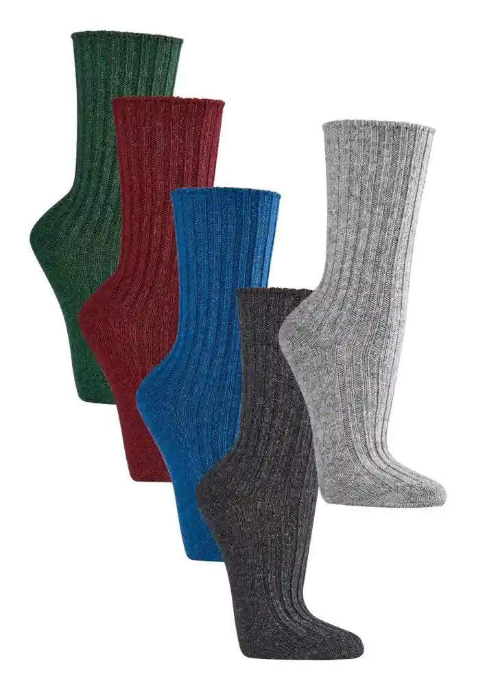 Auf dem Bild siehst du eine Anordnung von bunten Wollsocken grün rot blau anthrazit und hellgrau