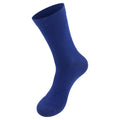 Das Bild zeigt die gleiche Socke in Blau. Der bund ist ebenfalls breit ausgebildet und liegt weich auf der Haut. Das Material ist super für den Sommer geeignet.