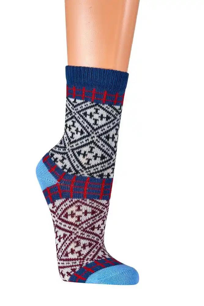 2 oder 4 Paar bunte Norweger Socken mit schönem Hygge Muster, handgekettelte Baumwollsocken mit traditionellem nordischem Rautenmuster in Blau, Rot und Weiß, nahtlos für maximalen Komfort, warme Winterqualität mit 90% Baumwolle