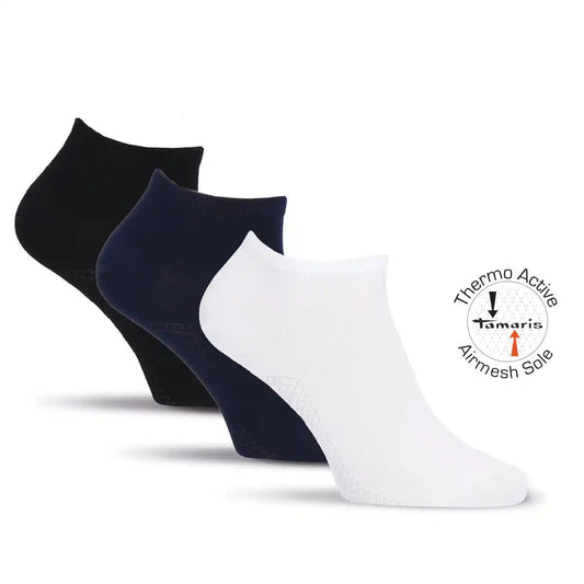 Kurze Socken in unterschielichen Farben. Blau, weiß, schwarz, Die Airmesh - Sole sorgt für eine gute Belüftung des Fußes. Socken sind Unifarben.
